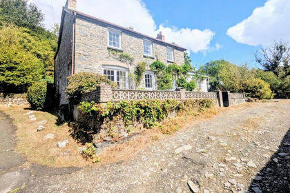 4 acres of House with Land for sale in Llanfihangel Rhos-y-Corn