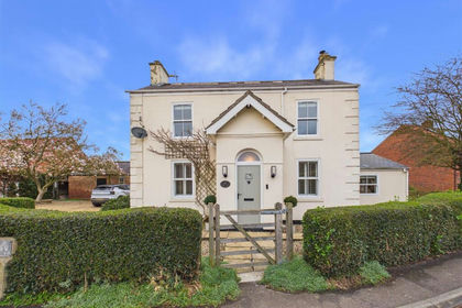 2.2 acres of House with Land for sale in Laxton