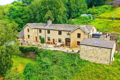 15 acres of House with Land for sale in Sutton