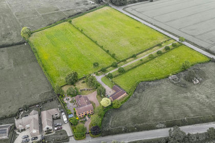 8.7 acres of House with Land for sale in Hougham