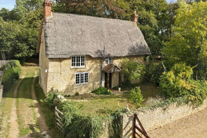 1.5 acres of Cottage for sale in Podington