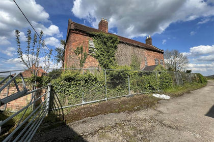 Farmhouse for sale in Flintham