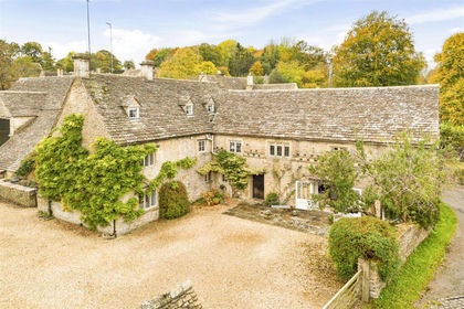 6.8 acres of Land for sale in Duntisbourne Abbots