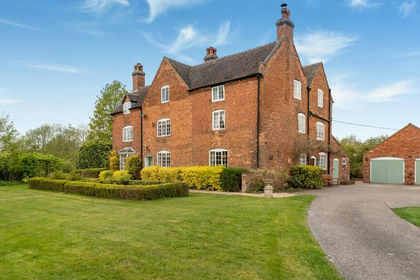4 acres of Farmhouse for sale in Streethay