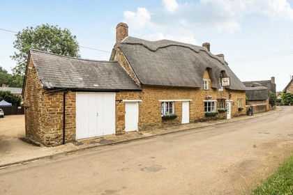 Pub for sale in Hornton