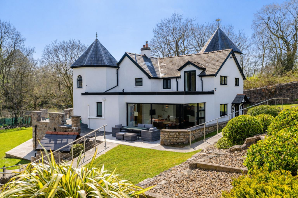 4.41 Acre House with Land for Sale in Wenvoe, Vale of Glamorgan | LandSale