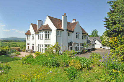 1.5 acres of House with Land for sale in Allt-yr-yn