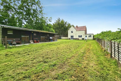 1 acre of House with Land for sale in Slimbridge