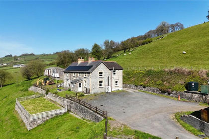 27 acres of Farmhouse for sale in Erwood