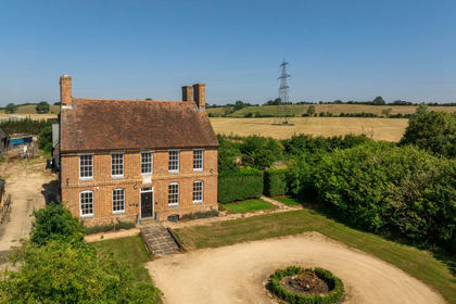 6.9 acres of Farmhouse for sale in Quainton