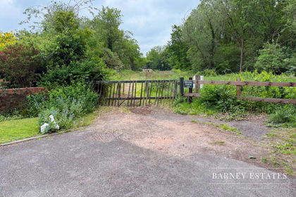 1 acre of For sale in Farnham