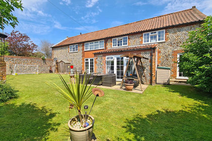 Land for sale in Southrepps