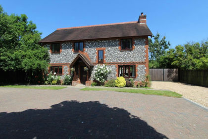 2.8 acres of Equestrian property for sale in Swanmore