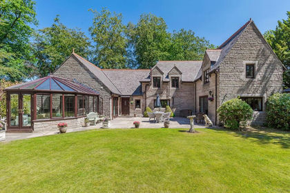 1 acre of House with Land for sale in Delamere and Oakmere