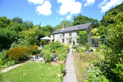 14 acres of House with Land for sale in Llanfihangel Rhos-y-Corn