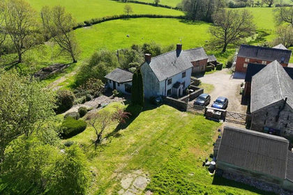 2.5 acres of Farmhouse for sale in Llanyblodwel