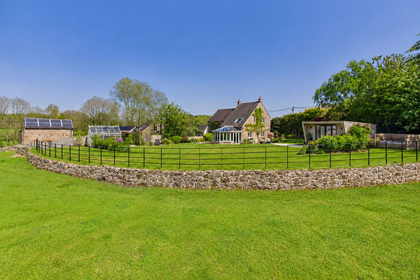 7 acres of Farmhouse for sale in Alderwasley