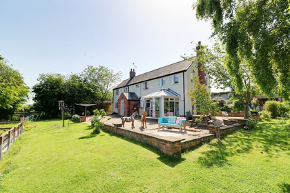 5 acres of Farmhouse for sale in Cadney