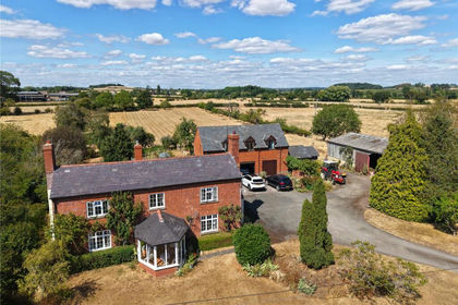 2 acres of Farmhouse for sale in Yarkhill