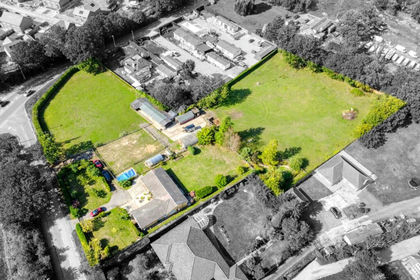 2 acres of House with Land for sale in Finchampstead