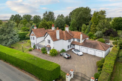 1.5 acres of House with Land for sale in Tring Rural