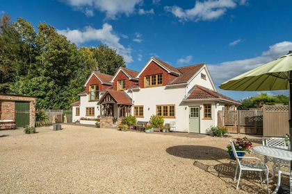2.5 acres of House with Land for sale in Sand Hutton