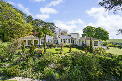 2.8 acres of Estate for sale in Lyminge