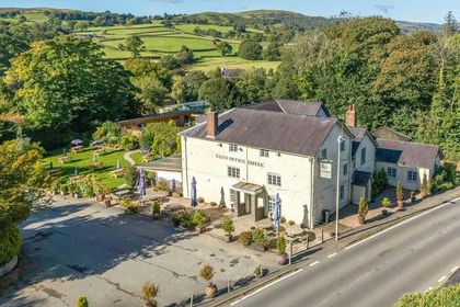 Pub for sale in Banwy