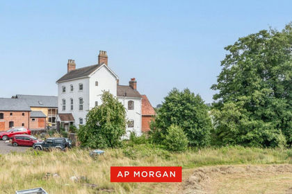 5 acres of Farmhouse for sale in Alvechurch