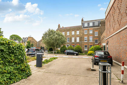 Multiple Dwelling Property for sale in Hackney North and Stoke Newington