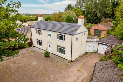 6.5 acres of Farmhouse for sale in Cowbit