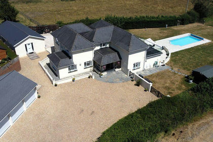2 acres of House with Land for sale in Hythe and Dibden