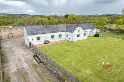 5 acres of Cottage for sale in Stapleton
