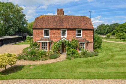 4.4 acres of Farmhouse for sale in Woodchurch