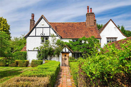 1.5 acres of Farmhouse for sale in Chartridge