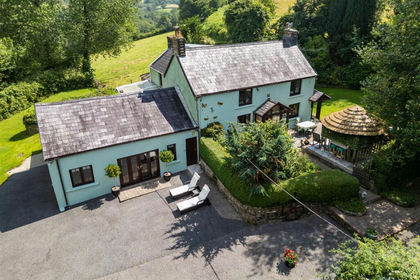 23 acres of Farmhouse for sale in Mawr