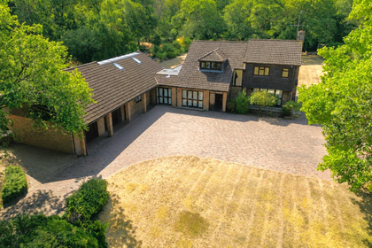 6 acres of House with Land for sale in Finchampstead