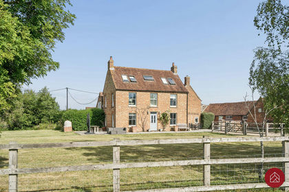5 acres of Farmhouse for sale in Boarstall