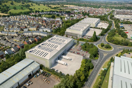 Warehouse for sale in Hucclecote