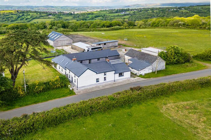 19 acres of Farmhouse for sale in Llanrhidian Higher