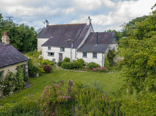 39 acres of Farmhouse for sale in Llanfyrnach