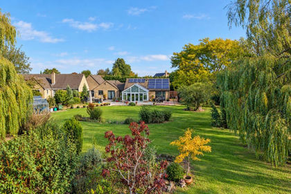 1.5 acres of House with Land for sale in Holywell-cum-Needingworth