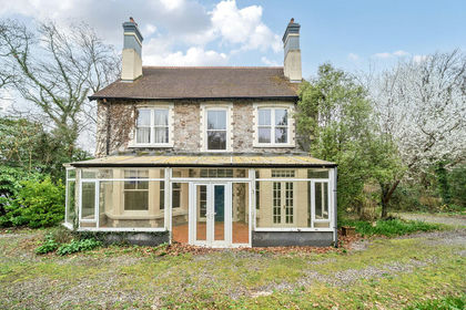 1.5 acres of House with Land for sale in Staverton