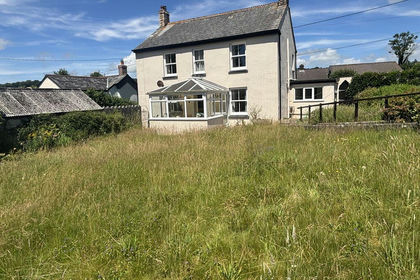 5.6 acres of House with Land for sale in Lanivet