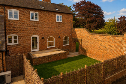 Barn Conversion for sale in Walton upon Trent