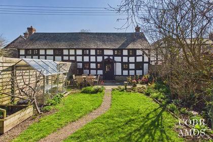 Land for sale in Pembridge