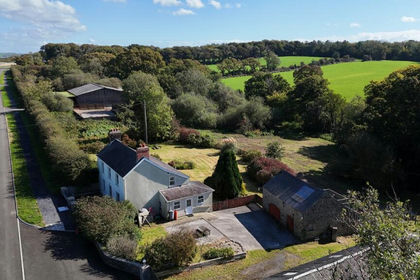 1 acre of Farmhouse for sale in Llanddewi Velfrey