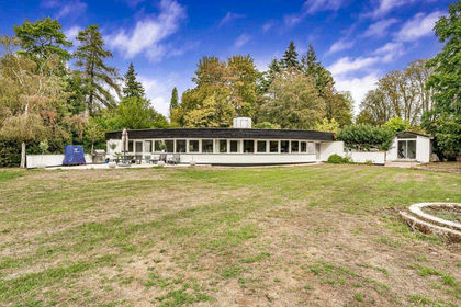 3 acres of House with Land for sale in Goring-on-Thames
