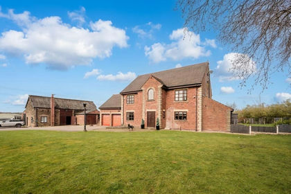 26 acres of Equestrian property for sale in Newburgh