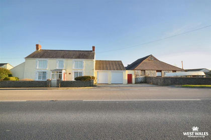 Farmhouse for sale in Aberporth